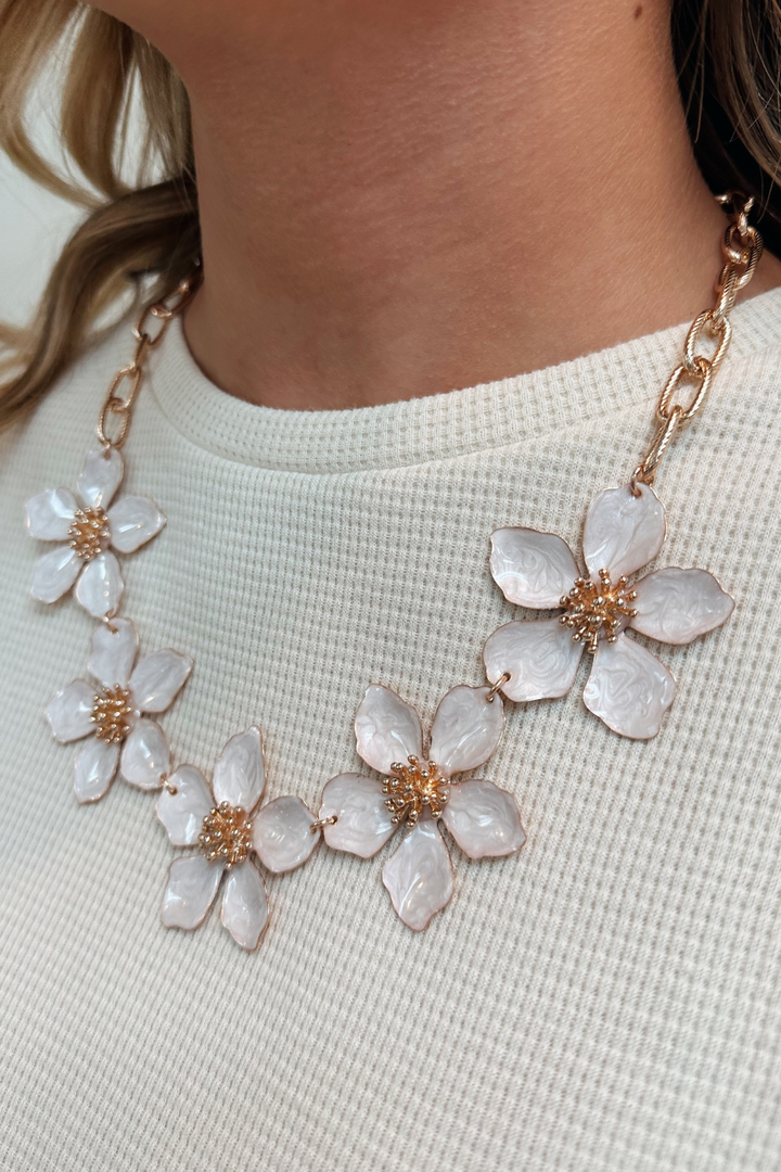 Linked Flower Necklace - Ivory