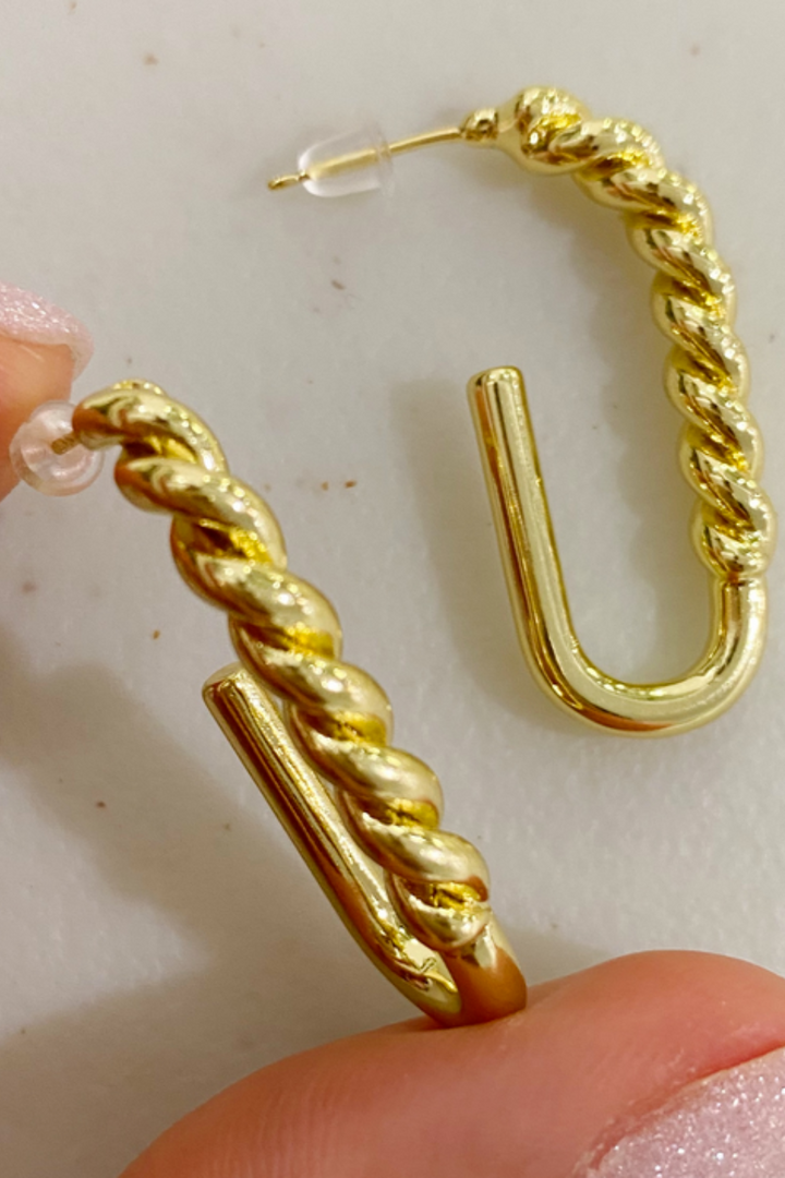 Bracha Lindsey Twist Half Hoop