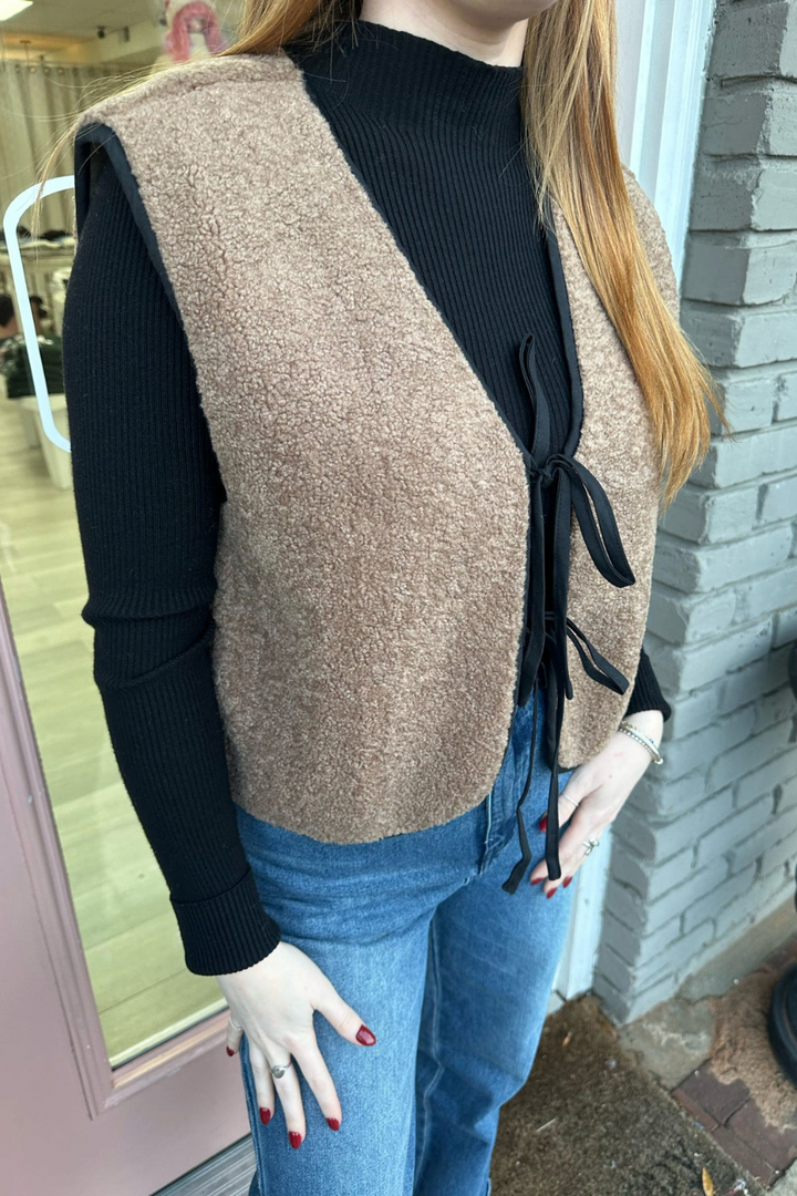 Contrast Tie Detail Fleece Fur Vest