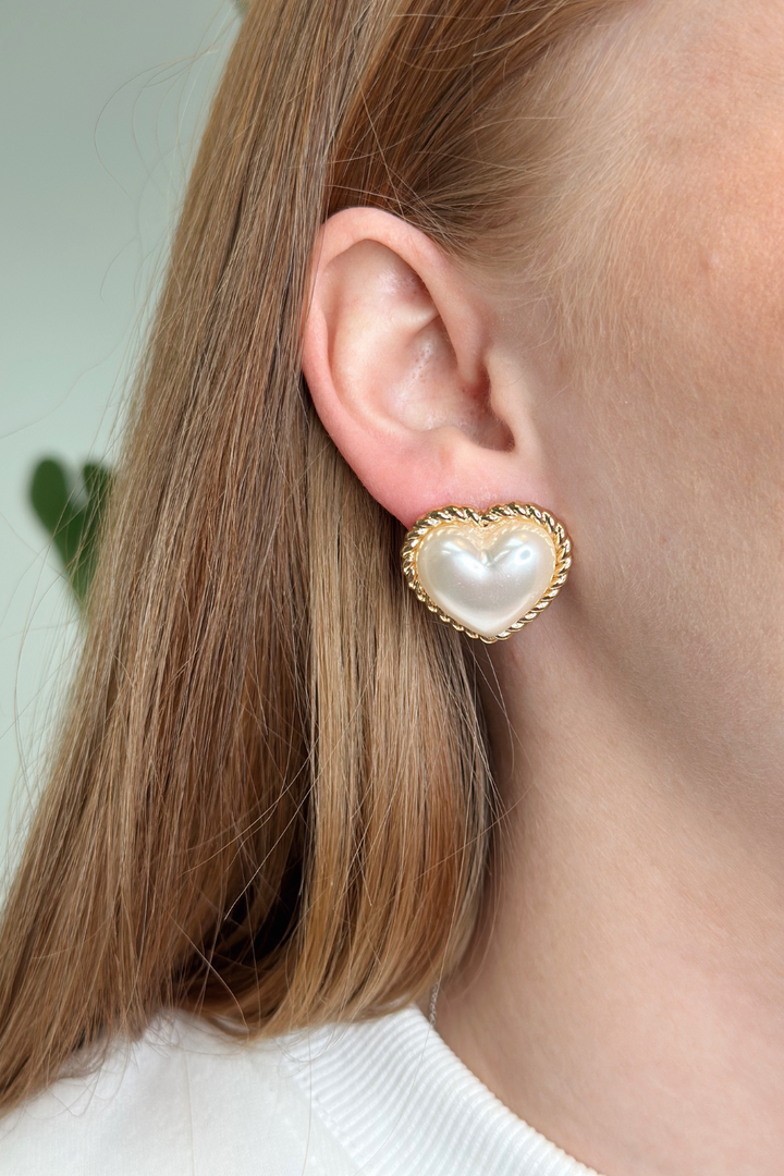 Rope Outline Heart Pearl Earrings