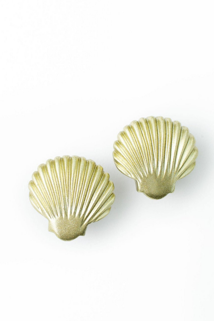 Sunshine Tienda Gold Seashell Earrings