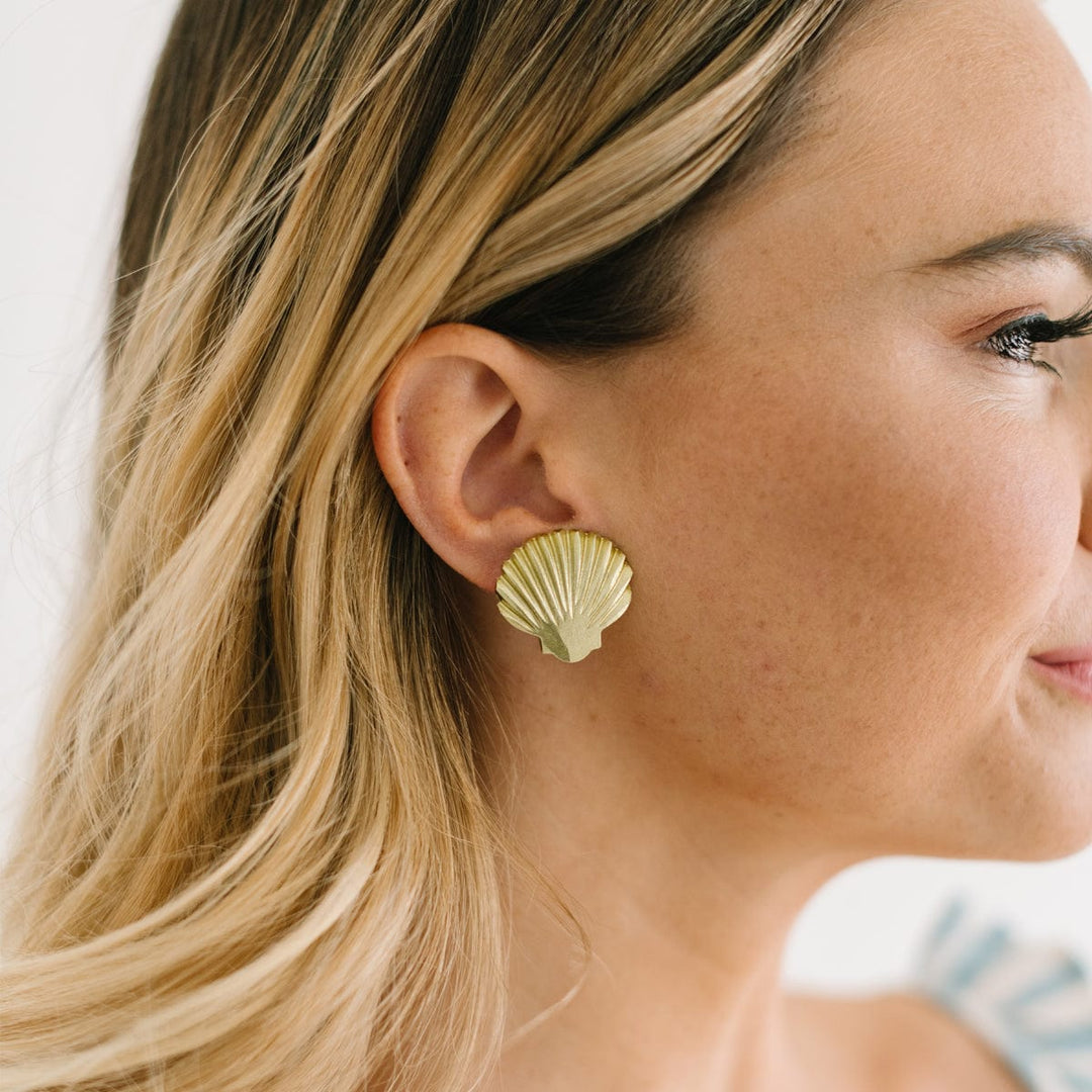 Sunshine Tienda Gold Seashell Earrings